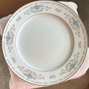 Vintage dinner plates